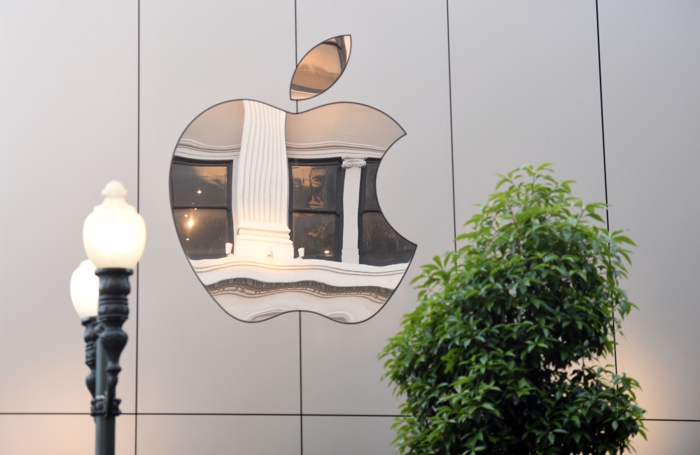 (FILES) In this file photo taken on September 22, 2017 an Apple logo is seen on the outside of an Apple store in San Francisco, California. AFP / Josh Edelson