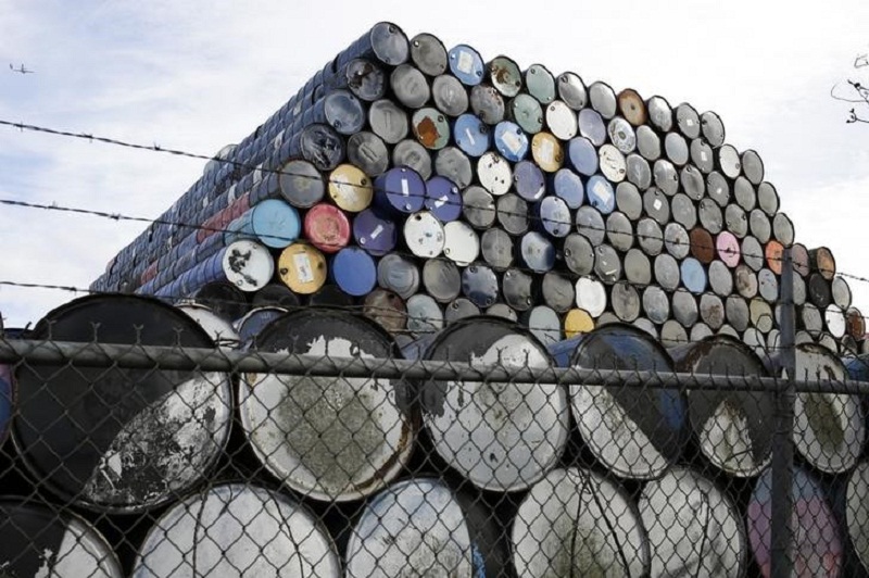 One project he said was under discussion with foreign investors was a refinery along the Red Sea with a capacity of 200,000 barrels per day (bpd).