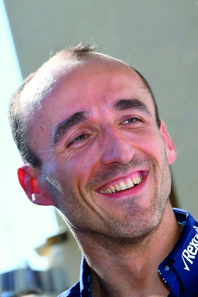 Polish formula one driver Robert Kubica talks to journalists ahead of the Abu Dhabi Formula One Grand Prix at the Yas Marina circuit on November 22, 2018.  AFP / Giuseppe Cacace

