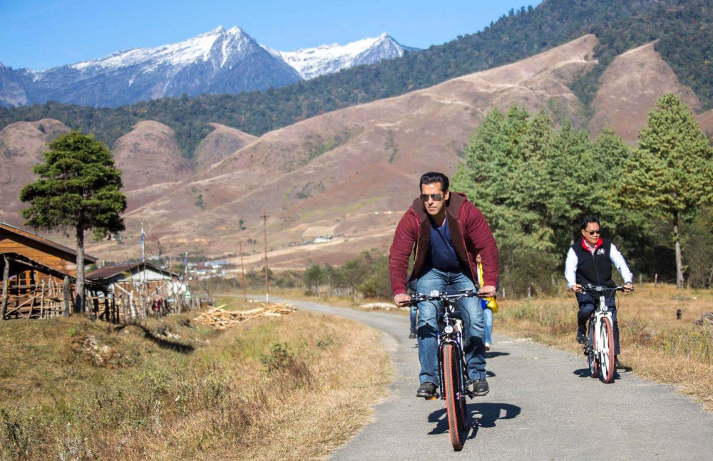 This handout photograph taken and released on November 22, 2018 by the Arunachal Pradesh Department of Information and Public Relations shows Indian Bollywood actor Salman Khan (L) and Indian Union minister of State for Home Affairs Kiren Rijiju (R) ridin