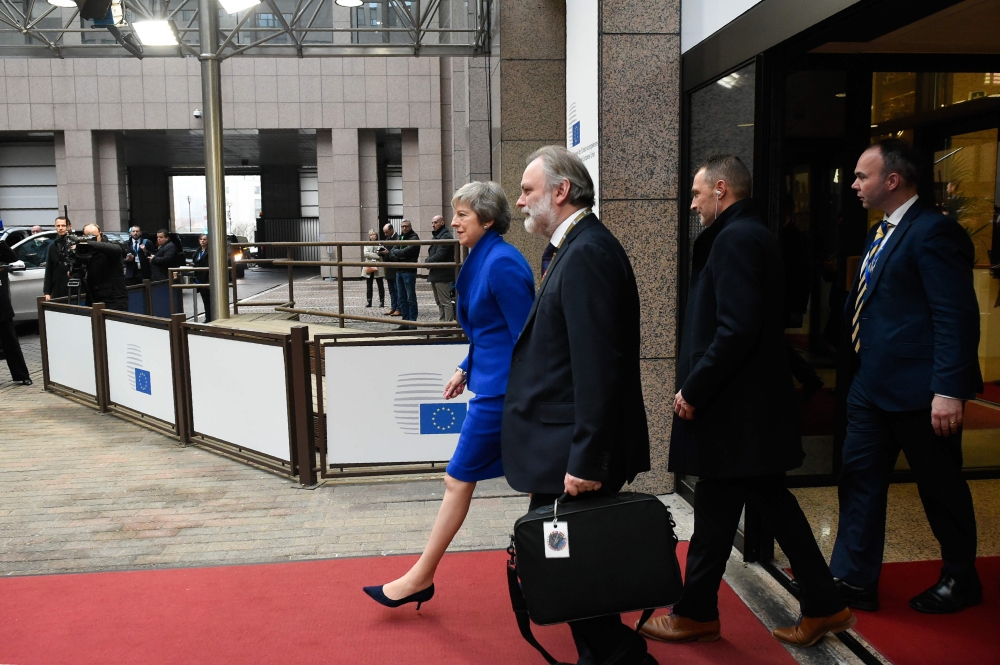 Britain's Prime Minister Theresa May leaves after a special meeting of the European Council to endorse the draft Brexit withdrawal agreement and to approve the draft political declaration on future EU-UK relations on November 25, 2018 in Brussels.  AFP / 