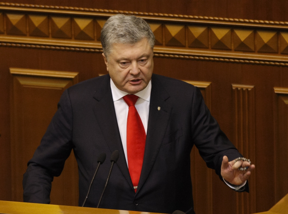  Ukrainian President Petro Poroshenko addresses lawmakers during an emergency session of Ukrainian Parliament in Kiev, Ukraine, on November 26, 2018. ( Vladimir Shtanko - Anadolu Agency )