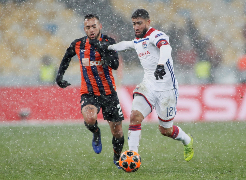 Lyon's Nabil Fekir in action with Shakhtar Donetsk's Maycon REUTERS/Valentyn Ogirenko