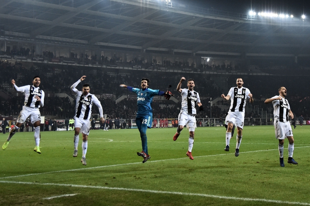 (From L) Juventus' German midfielder Emre Can, Juventus' Portuguese forward Cristiano Ronaldo, Juventus' Italian goalkeeper Mattia Perin, Juventus' Bosnian midfielder Miralem Pjanic, Juventus' Italian defender Giorgio Chiellini and Juventus' Italian defen