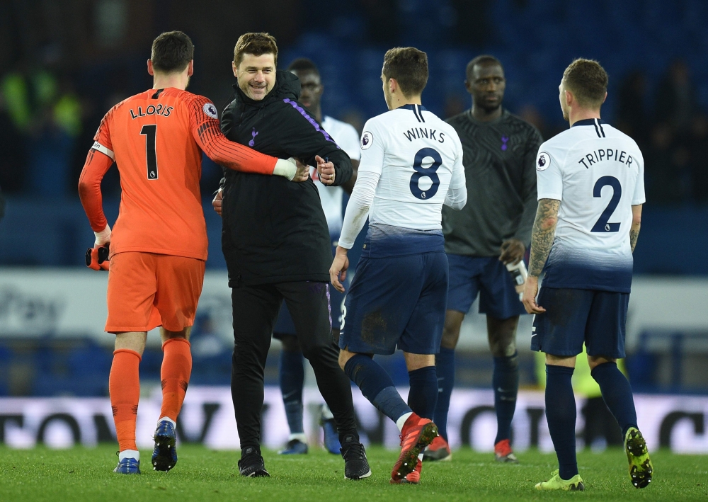 Tottenham Hotspur's Argentinian head coach Mauricio Pochettino (2L) celebrates with Tottenham Hotspur's French goalkeeper Hugo Lloris (L) and Tottenham Hotspur's English midfielder Harry Winks (2R) at the end of the English Premier League football match b