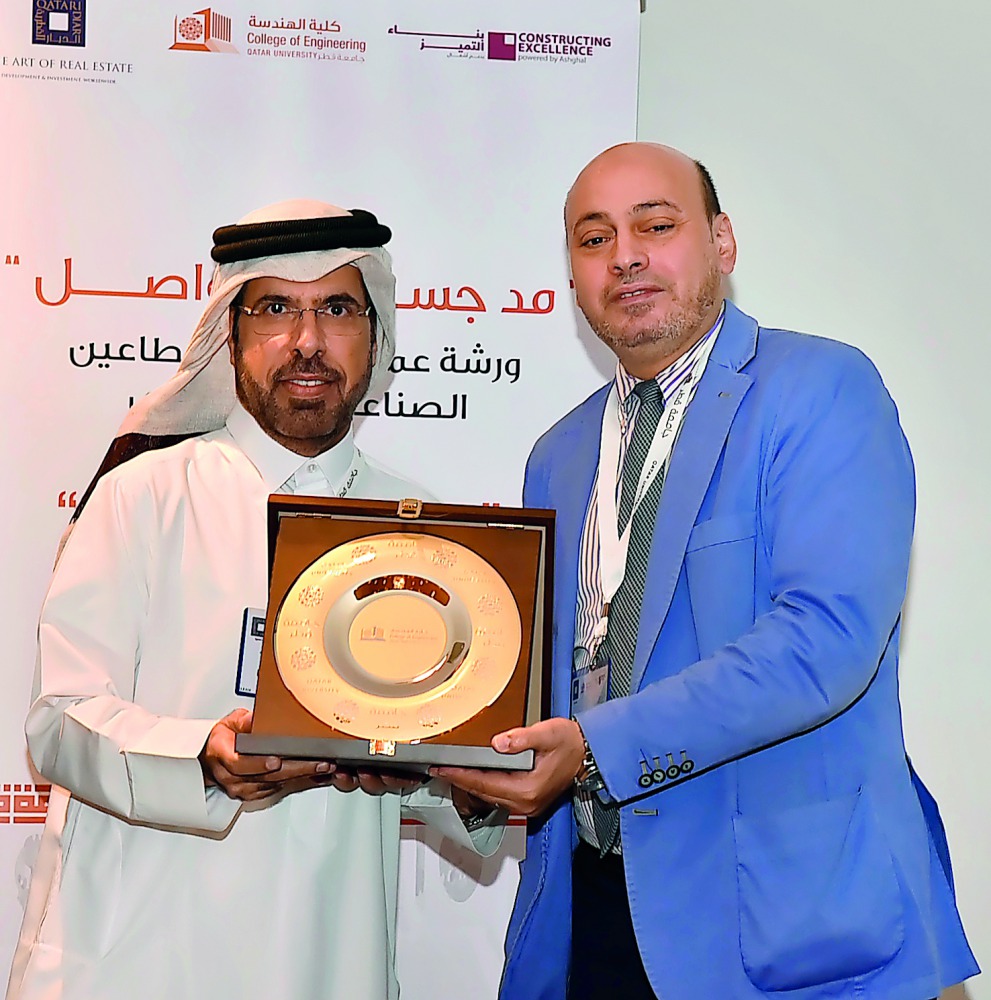Dr Abdulla Y Al Sayed (Chief Project Delivery Officer – Asia & Africa, Qatari Diar) with Prof. Abdelmagid Hammuda, (Acting Dean, CENG).
