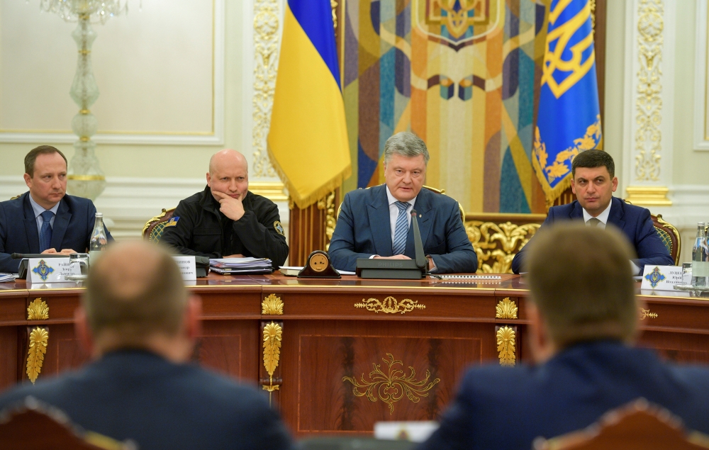 Ukrainian President Petro Poroshenko (2nd R) chairs a meeting with members of the National Security and Defence Council in Kiev, Ukraine December 26, 2018. Mykola Lazarenko
