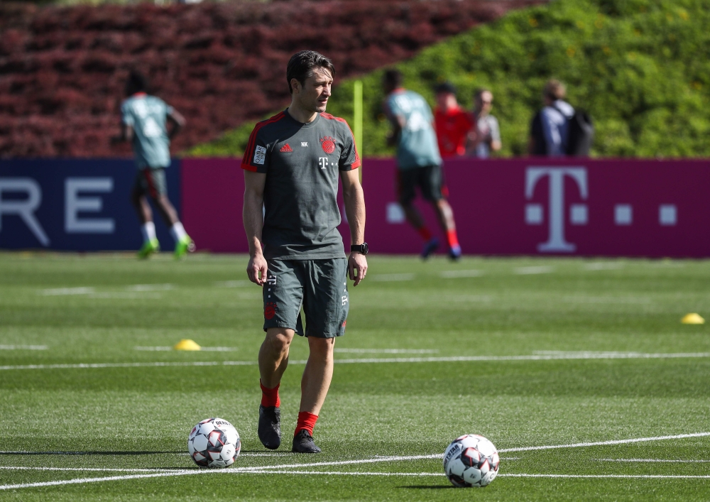 FC Bayern Munich's Croatian head coach Niko Kovac walks on the pitch as he oversees his players in a training session during their winter training camp at the Aspire Academy for Sports Excellence in the Qatari capital Doha on January 5, 2019.  AFP / KARIM
