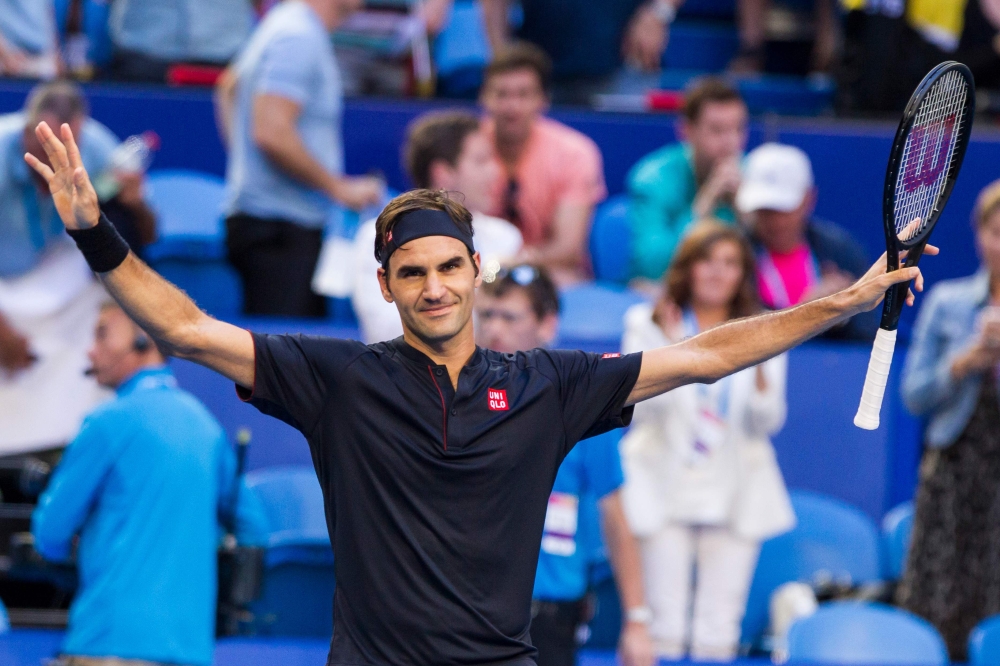 Roger Federer of Switzerland aknowledges the crowd after defeating Alexander Zverev of Germany during their men's singles final match on day eight of the Hopman Cup tennis tournament in Perth on January 5, 2019. AFP / TONY ASHBY
