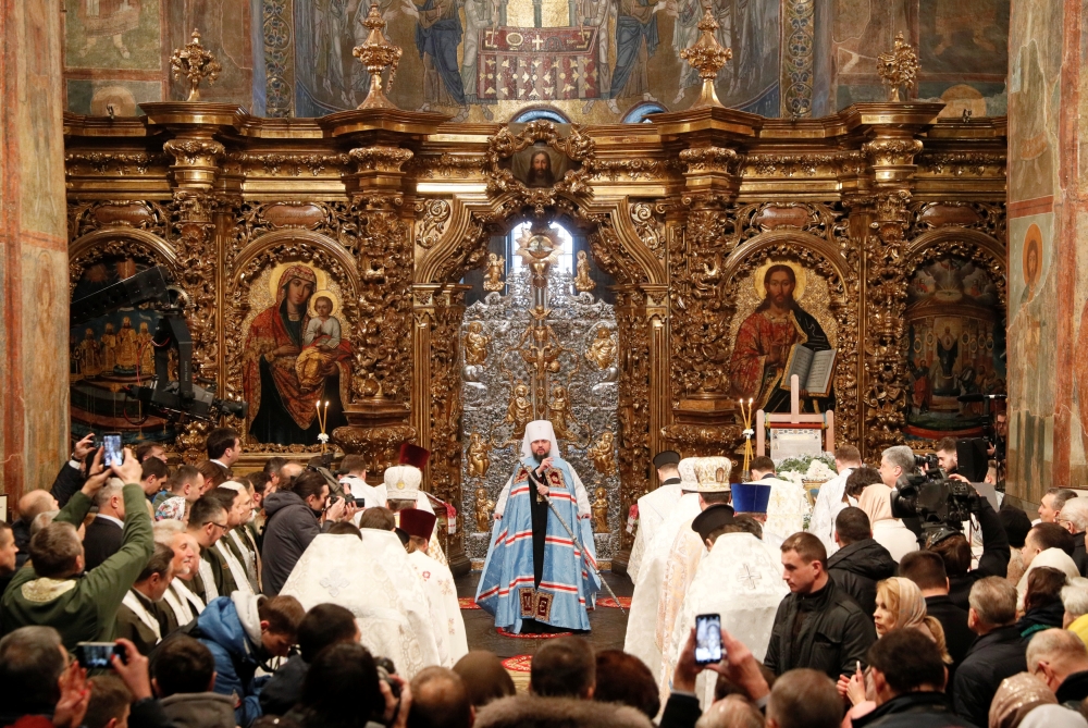 Metropolitan Epifaniy, head of the Orthodox Church of Ukraine, conducts a service marking Orthodox Christmas and celebrating the independence of the Orthodox Church of Ukraine in Kiev, Ukraine January 7, 2019. REUTERS/Valentyn Ogirenko