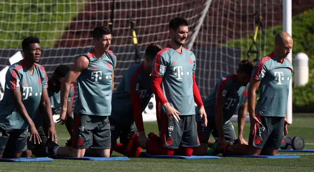 (L to R) FC Bayern Munich's defender David Alaba, forward Robert Lewandowski, goalkeeper Sven Ulreich and midfielder Arjen Robben attend a training session during their winter training camp at the Aspire Academy for Sports Excellence in the Qatari capital