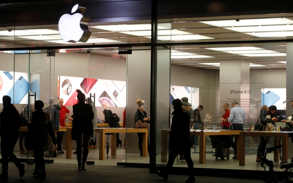 An Apple store is seen in Zurich, Switzerland January 7, 2019.Arnd Wiegmann\ REUTERS