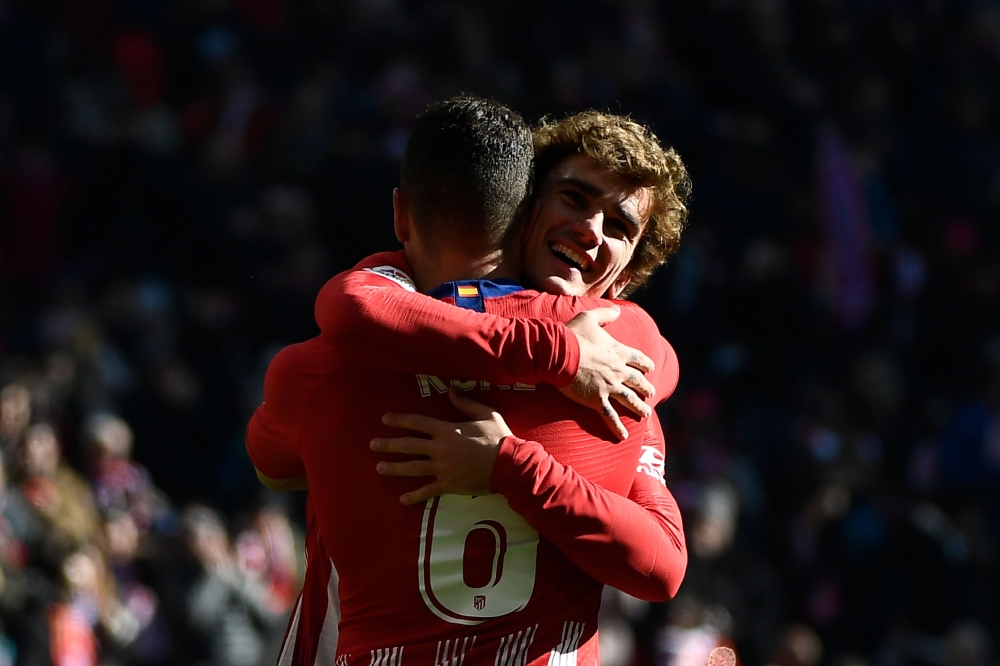 Atletico Madrid's French forward Antoine Griezmann (R) celebrates with Atletico Madrid's Spanish midfielder Koke after scoring a goal during the Spanish League football match between Club Atletico de Madrid and Levante UD at the Wanda Metropolitano stadiu