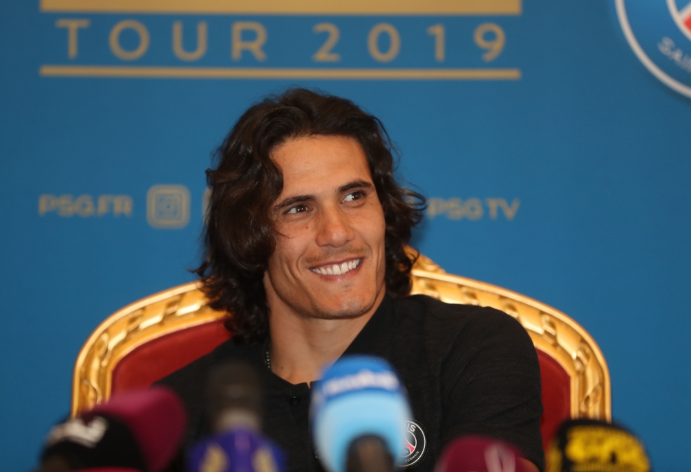 Paris Saint-Germain's Uruguayan forward Edinson Cavani smiles during a press conference on January 14, 2019 in Doha as the team (PSG) start their winter training camp in the Qatari capital. AFP / Karim Jaafar 