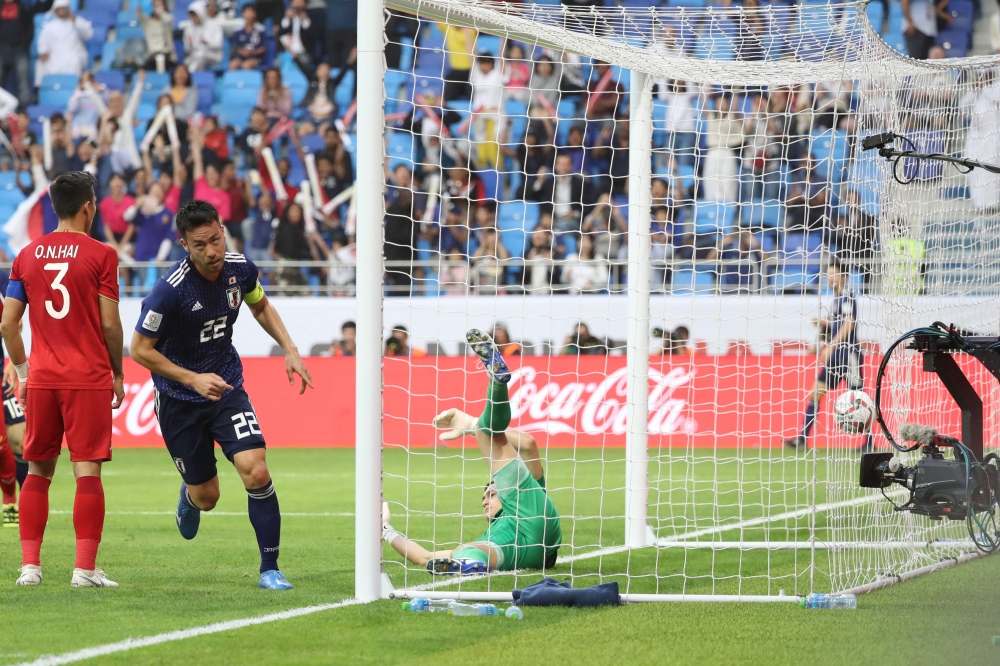 Japan's defender Maya Yoshida (2nd-L) runs to celebrate after scoring during the 2019 AFC Asian Cup quarter-final football match between Vietnam and Japan at the Al-Maktoum Stadium in Dubai on January 23, 2019.  AFP / Karim Sahib