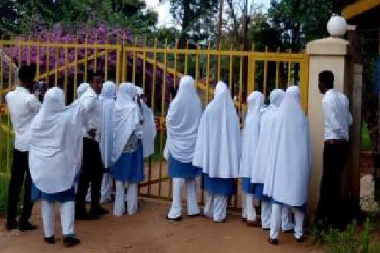Kenya court hijab ban ruling sparks fears over Muslim girls schooling. (Photo courtesy: mwakilishi.com) 