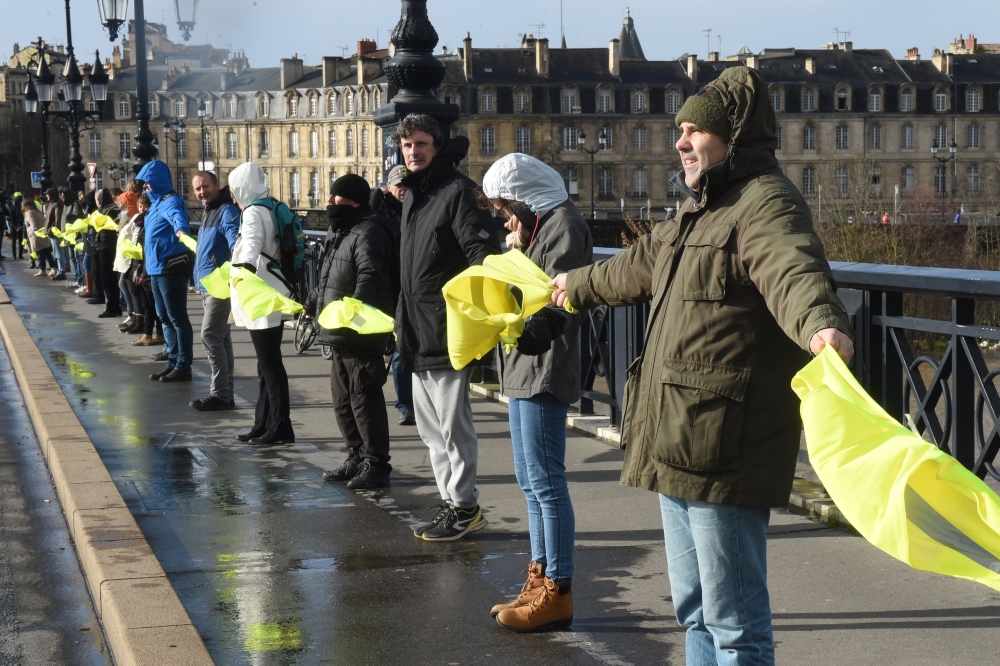 Protesters form a human chain on the Stone Bridge (Pont de pierre) in Bordeaux, western France, on January 27, 2019, during an anti-government demonstration called by the 