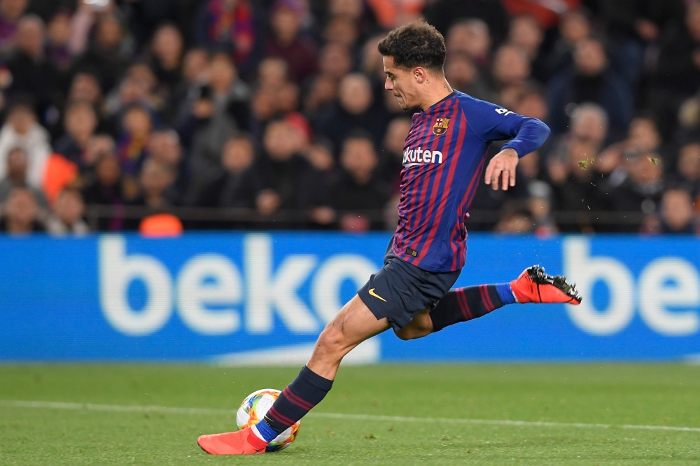 Barcelona's Brazilian midfielder Philippe Coutinho kicks the ball during the Spanish Copa del Rey (King's Cup) quarter-final second leg football match between Barcelona and Sevilla at the Camp Nou stadium in Barcelona on January 30, 2019. / AFP / LLUIS GE