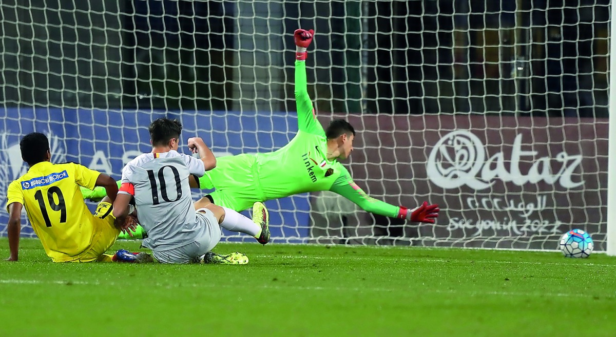 A Roma player scores a goal past the Kashiwa Reysol goalkeeper during the Al Kass Cup Under-17 football tournament at Aspire Zone yesterday.