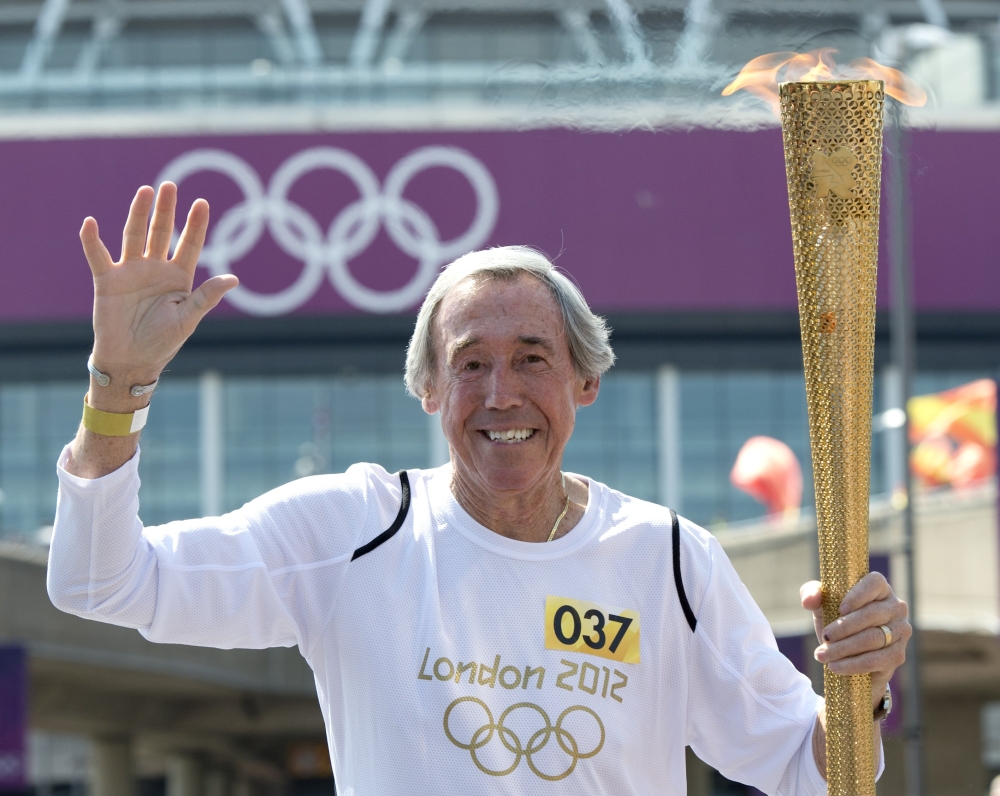 (FILES) In this file photo taken on July 25, 2012 England's former international goalkeeper Gordon Banks carries the Olympic Torch in front of Wembley Stadium in west London on July 25, 2012 two days before the start of the London 2012 Olympic Games. AFP 