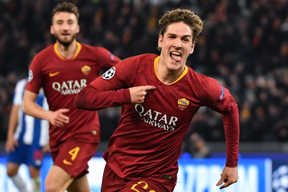 AS Roma Italian midfielder Nicolo Zaniolo celebrates after opening the scoring during the UEFA Champions League round of 16, first leg football match AS Roma vs FC Porto on February 12, 2019 at the Olympic stadium in Rome. / AFP / Andreas SOLARO
