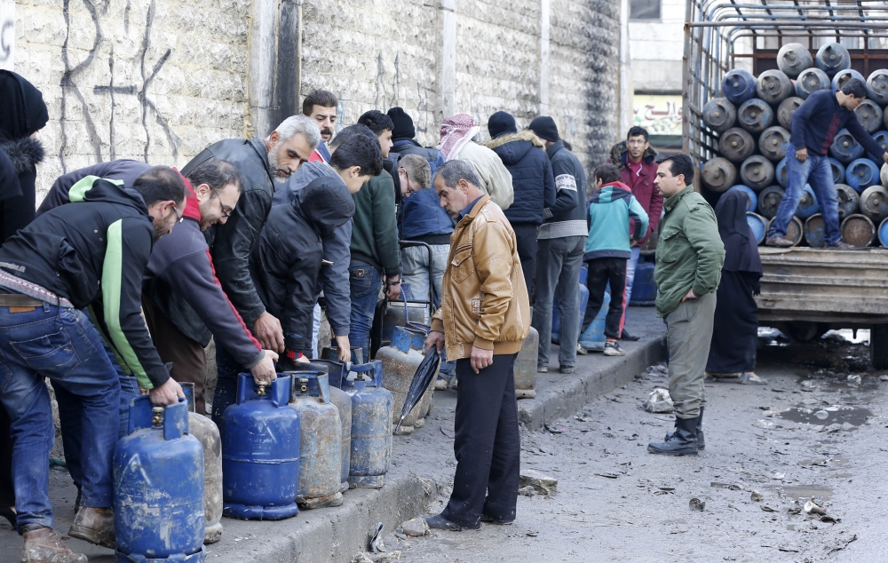 Syrians queue for gas canisters in the Salah al-Din district of the northern city of Aleppo on February 11, 2019. AFP / LOUAI BESHARA
