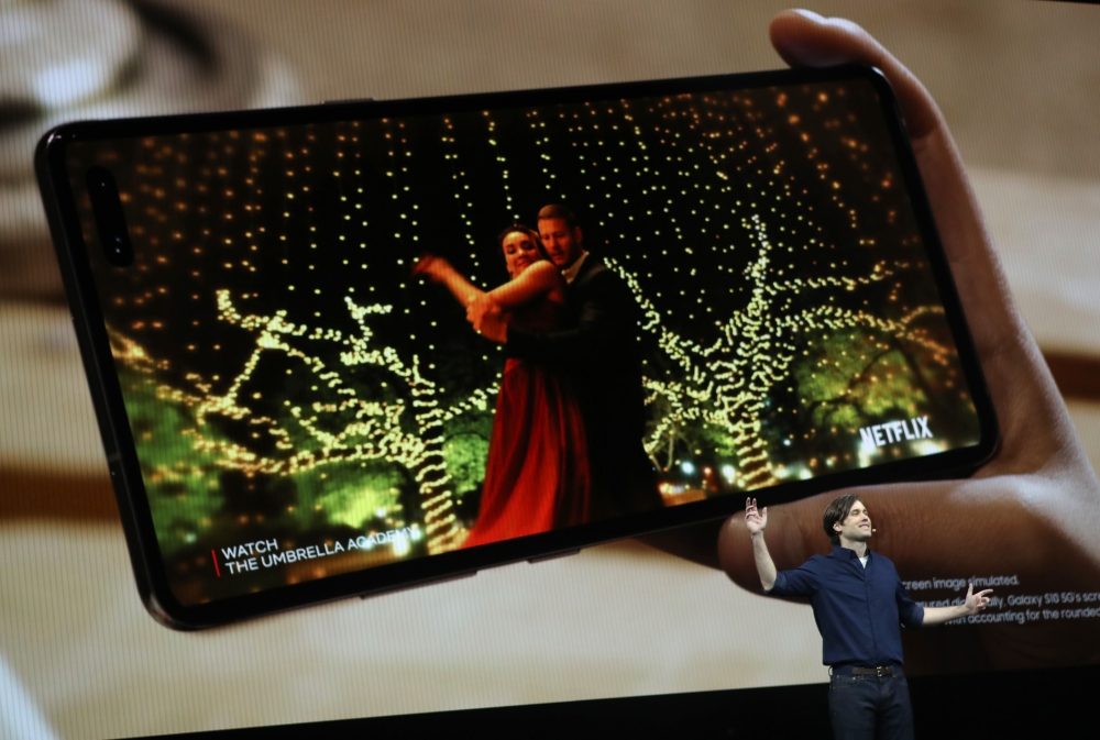 Samsung product marketing manager Drew Blackard announces the new Samsung Galaxy S10 5G during the Samsung Unpacked event on February 20, 2019 in San Francisco, California.  Justin Sullivan/Getty Images/AFP