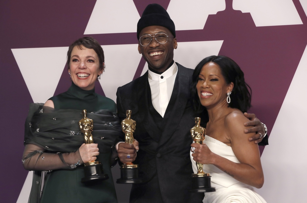 Best Actress Olivia Colman, Best Supporting Actor Mahershala Ali and Best Supporting Actress Regina King pose backstage with their awards, February 24, 2019. REUTERS/Mike Segar