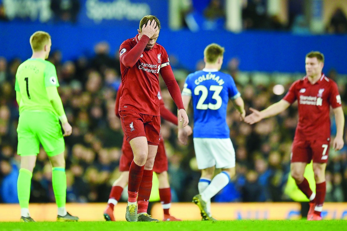 Liverpool's English midfielder Jordan Henderson (C) reacts after drawing the English Premier League football match between Everton and Liverpool at Goodison Park in Liverpool, north west England on March 3, 2019.  AFP / Oli Scarff 
