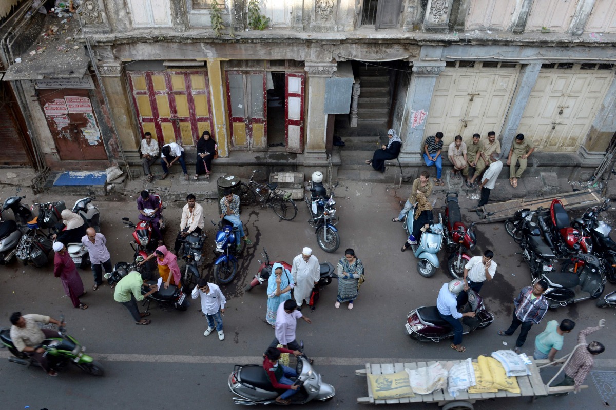Members of the Dawoodi Bohra community in the Bhendi Bazaar area of Mumbai on December 2, 2016. AFP/Indranil Mukherjee