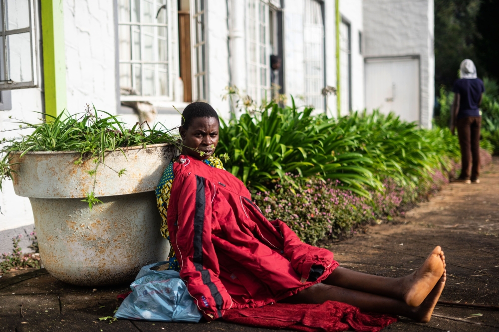 Edna kabayanjiri, 34, sits in the morning sun outside the Chimanimani Hotel where a hundred of affected residents, mostly women and children, are sheltered in Chimanimani on March 20, 2019. AFP / Zinyange Auntony
 