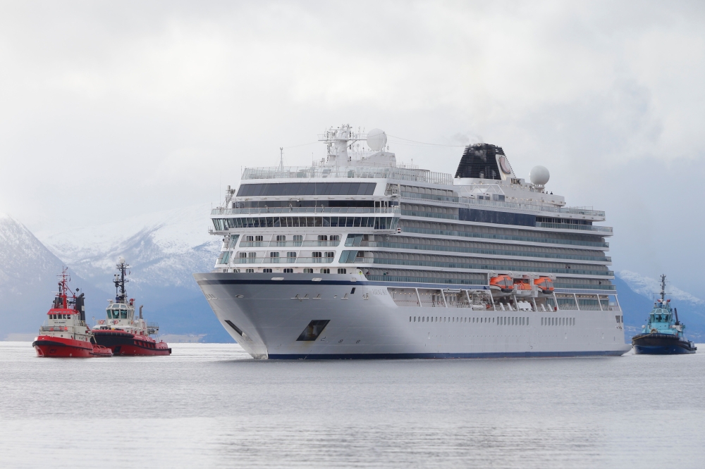 The cruise ship Viking Sky, that ran into trouble in stormy seas off Norway, reaches the port of Molde under its own steam on March 24, 2019.  AFP / NTB scanpix / Svein Ove Ekornesvaag 

