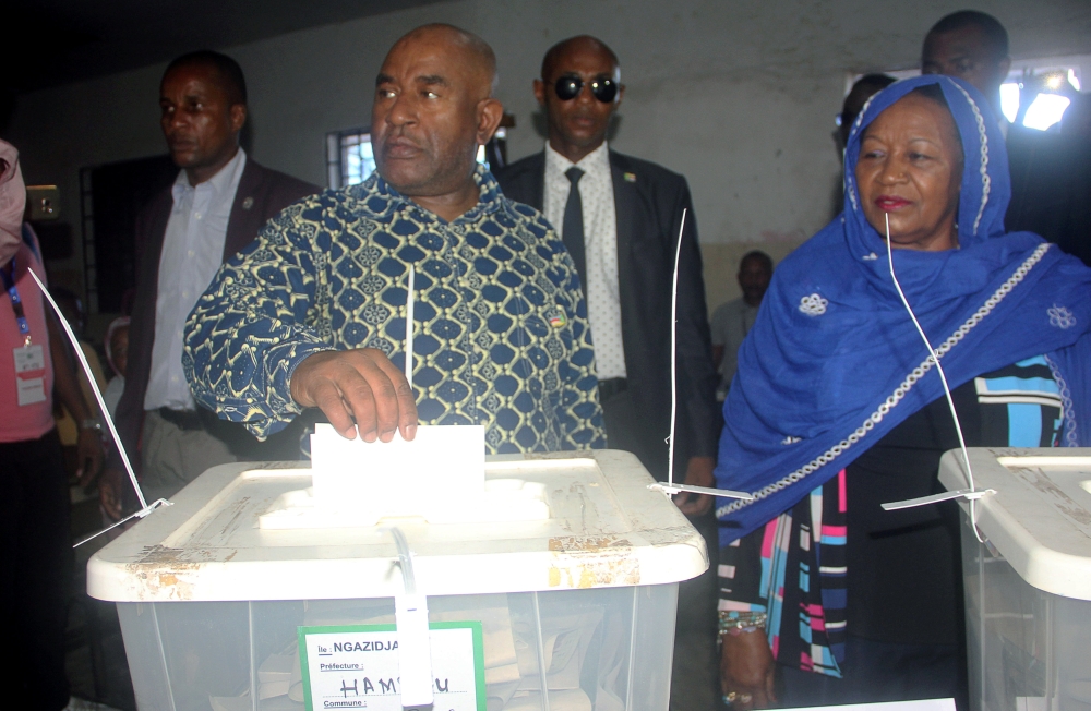 Comoros incumbent President Azali Assoumani casts his ballot for the presidential election at a polling station in Mitsoudje, in Comoros March 24, 2019. REUTERS/Ali Amir Ahmed