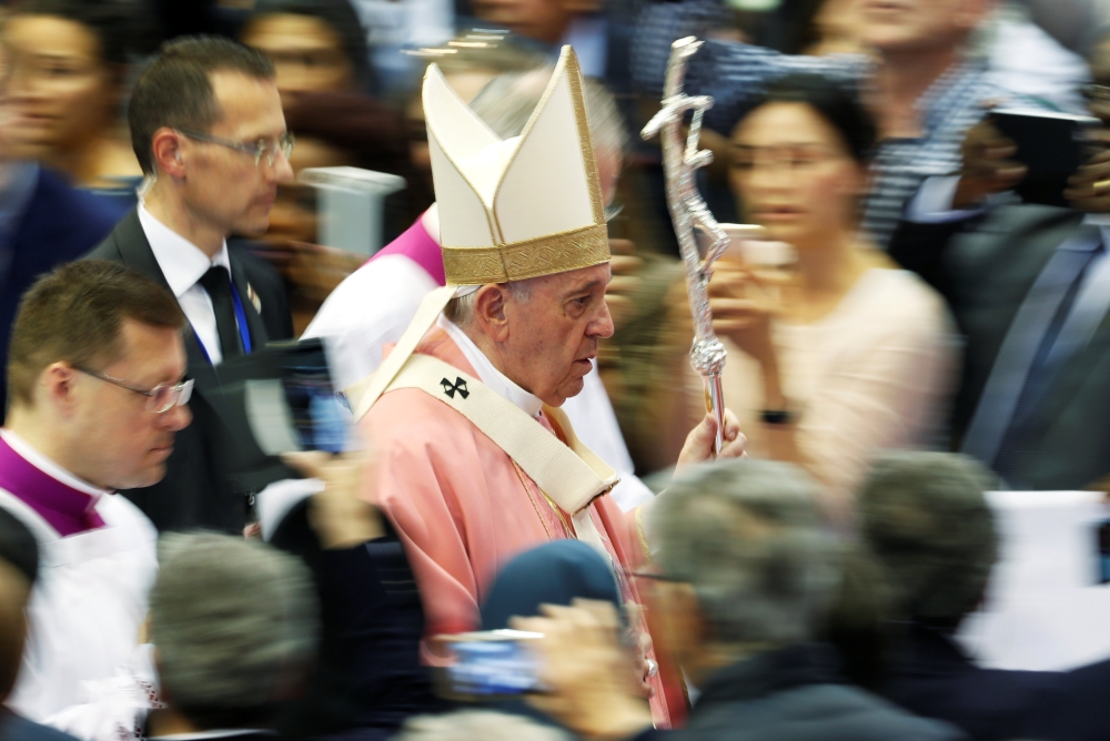 Pope Francis arrives to hold a mass at Prince Moulay Abdellah sports complex in Rabat, Morocco, March 31, 2019. Reuters/Remo Casilli