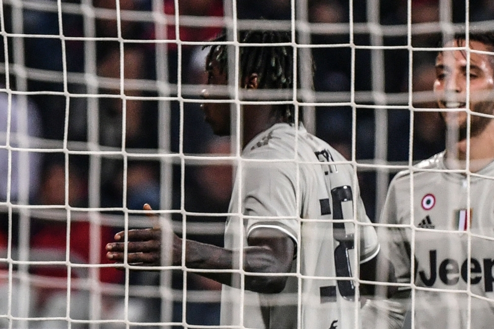 Juventus' Italian forward Moise Kean celebrates in front of Cagliari's fans after scoring during the Italian Serie A football march Cagliari vs Juventus on April 2, 2019 at the Sardignia Arena in Cagliari. / AFP / Marco BERTORELLO