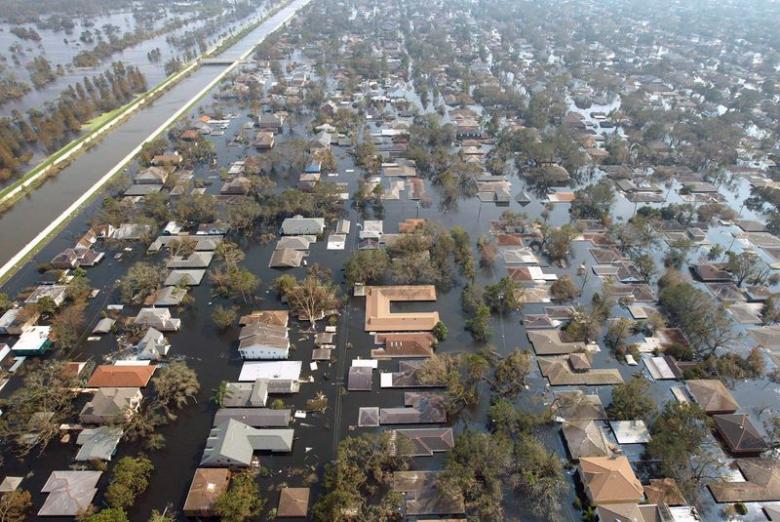 Thousands of houses in New Orleans remain under water one week after Hurricane Katrina went through Louisiana Mississippi, and Alabama in this September 5, 2005 file photo. Reuters / Allen Fredrickson