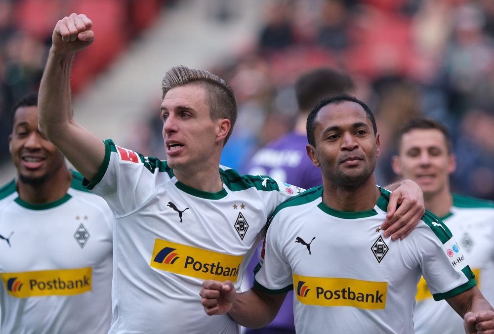 Moenchengladbach's Brazilian forward Raffael (R) celebrates scoring with his team-mate Moenchengladbach's German midfielder Patrick Herrmann during the German first division Bundesliga football match between Hanover and Moenchengladbach on April 13, 2019 