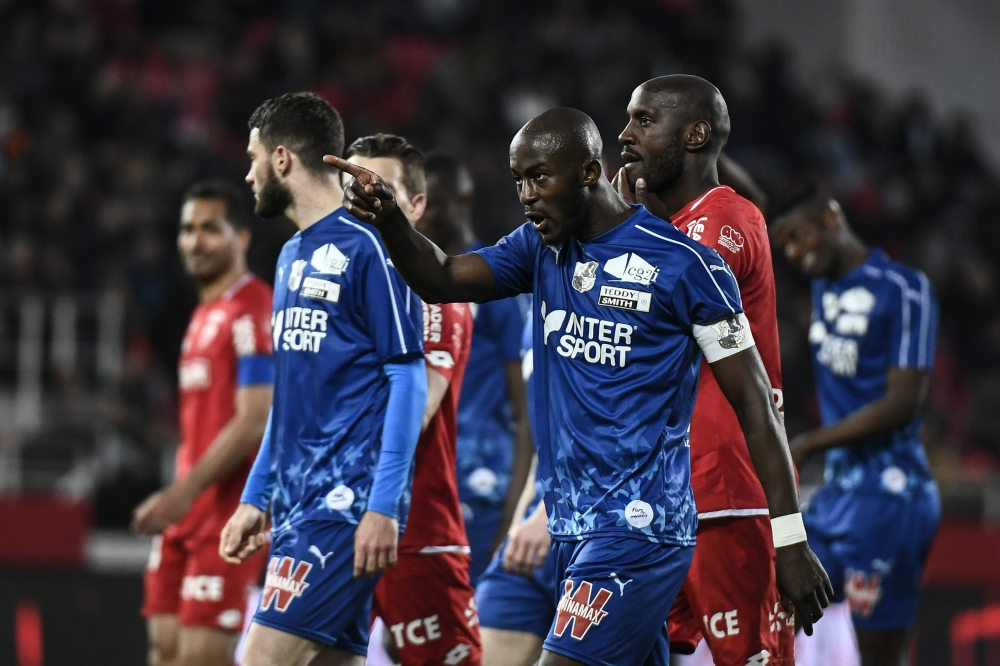  Match is interrupted and Amiens' French defender Prince Desir Gouano (C) points supporters after hearing racists insults during the French L1 football match between Dijon (DFCO) and Amiens on April 12, 2019 in Gaston Gerard stadium in Dijon. / AFP / JEFF