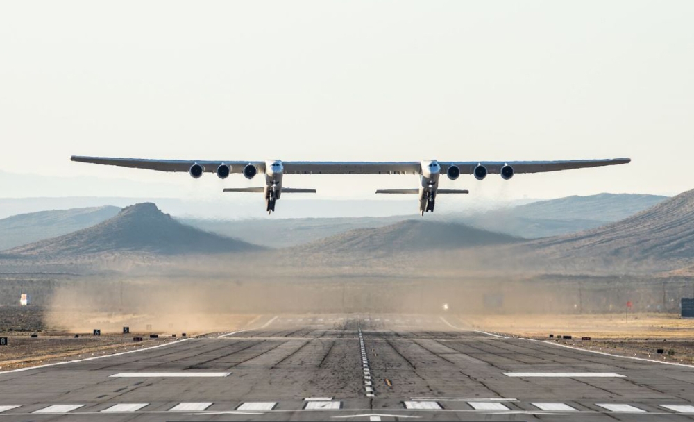 This handout photograph obtained courtesy of Stratolaunch shows the Stratolaunch plane flying above the California desert, April 13, 2019, the first test flight of the US company's gigantic aircraft whose wingspan is almost half that of an Airbus A380. (A