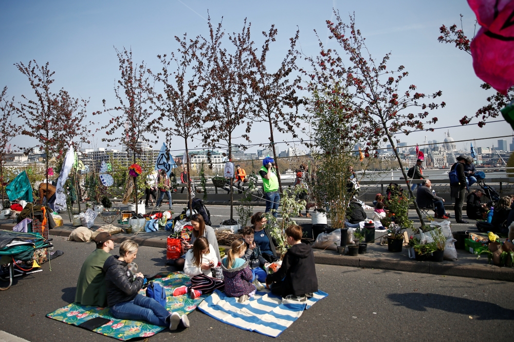 Climate change activists block Waterloo Bridge during an Extinction Rebellion protest in London, Britain April 15, 2019. REUTERS/Henry Nicholls