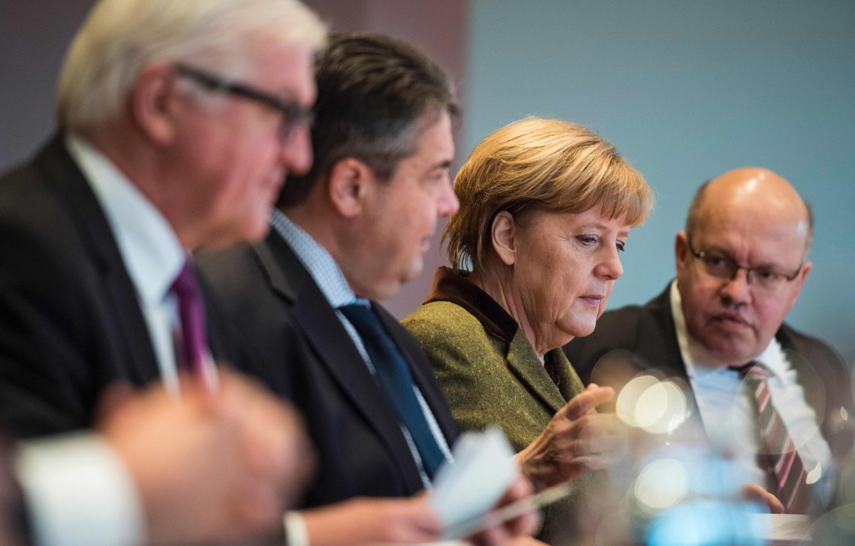 From L:  Walter Steinmeier, Sigmar Gabriel, Angela Merkel and German Chief of Staff Peter Altmaier attend the weekly meeting of the German cabinet at the chancellery in Berlin on November 30, 2016. AFP/John Macdou
