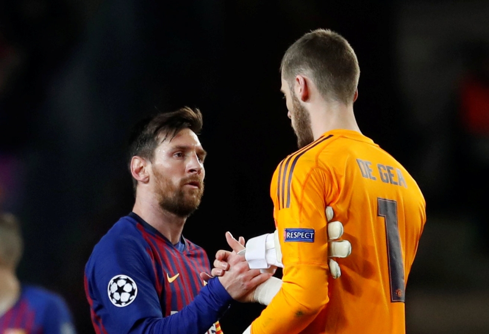 Barcelona's Lionel Messi and Manchester United's David de Gea after the match. Reuters/Susana Vera