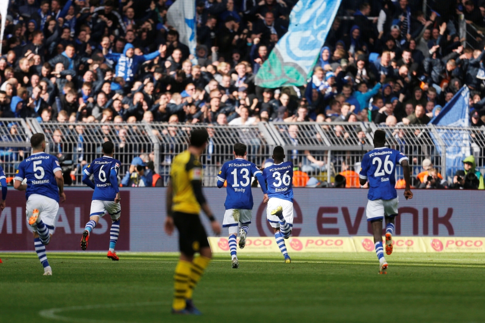 Schalke's Breel Embolo celebrates scoring their fourth goal with team mates REUTERS/Leon Kuegeler 