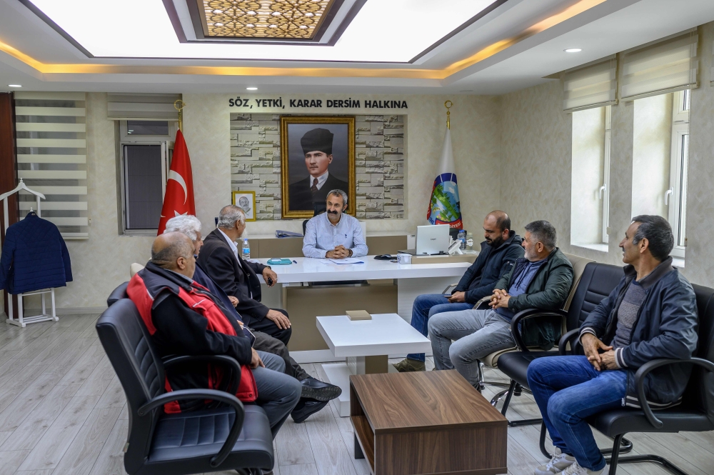 Mayor of eastern Turkish city of Tunceli, formerly known as Dersim, Fatih Mehmet Macoglu from the Communist Party of Turkey (TKP) meet his guests in the municipality building on April 18, 2019, in Tunceli.  AFP / Bulent Kilic
 