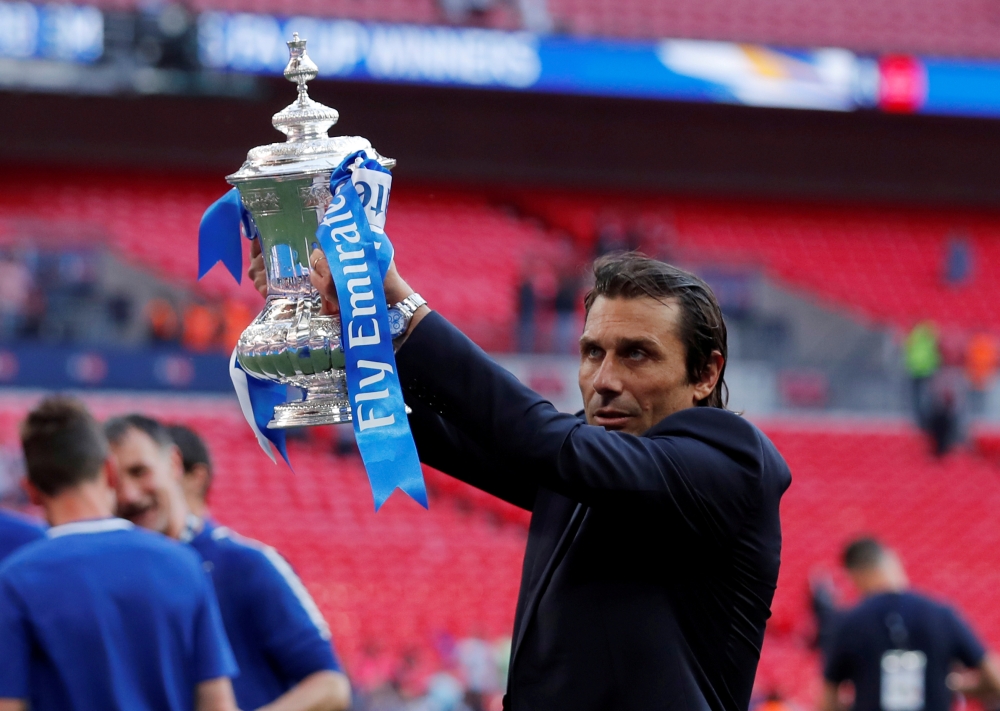 Chelsea manager Antonio Conte celebrates winning the FA Cup. Reuters/Andrew Couldridge/File Photo

