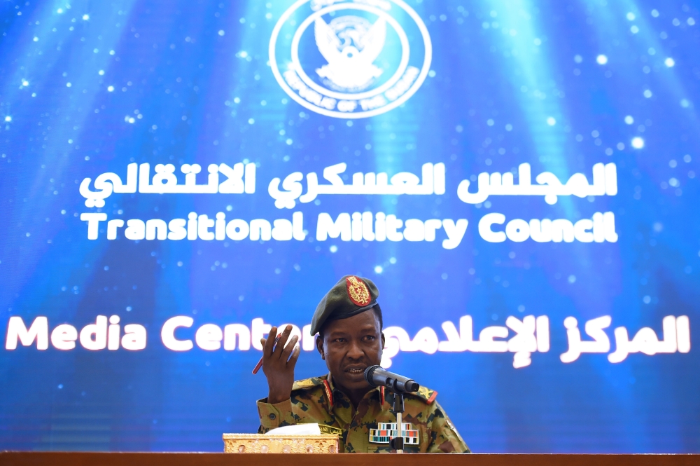 Spokesman of Sudan's Transitional Military Council Lieutenant General Shamseddine Kabbashi speaks during a press conference in Khartoum on May 7, 2019.  AFP / MOHAMED EL-SHAHED