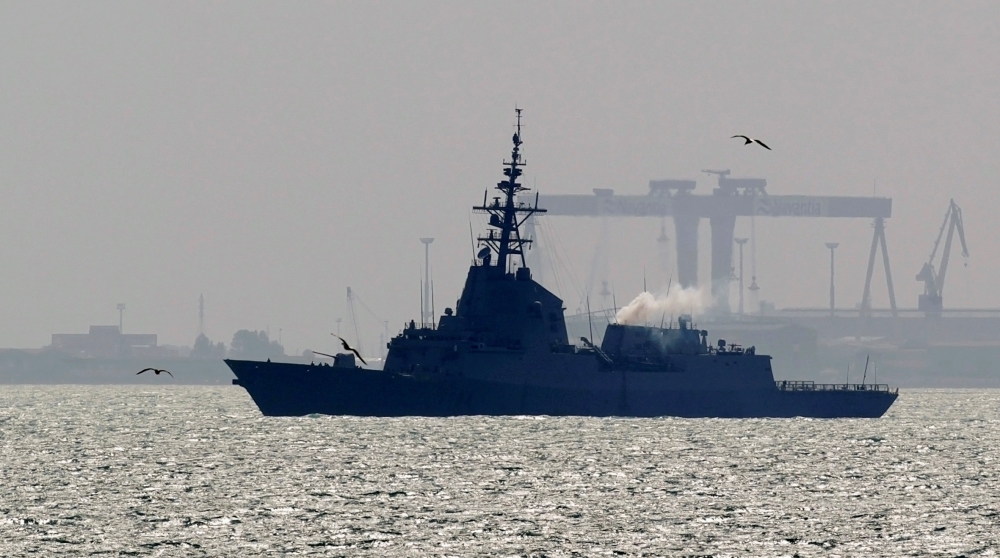 FILE PHOTO: Spanish Navy frigate Mendez Nunez arrives to the naval base port of Rota in southern Spain, March 22, 2011.REUTERS/Javier Diaz/File Photo
