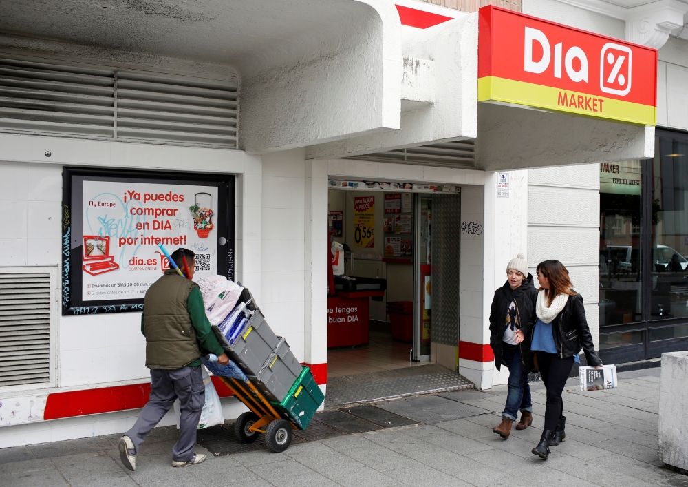 File photo of people walk outside a DIA supermarket in central Madrid, Spain, February 23, 2015. REUTERS/Juan Medina/File Photo