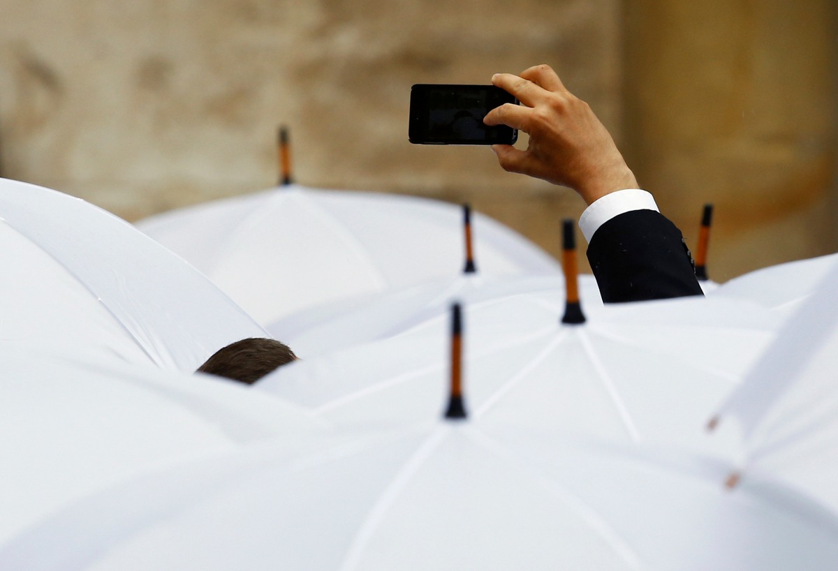 A man takes a picture before Pope Francis’ arrival at a welcoming ceremony at Wawel Royal Castle in Krakow, Poland, July 27, 2016. Reuters/Stefano Rellandini