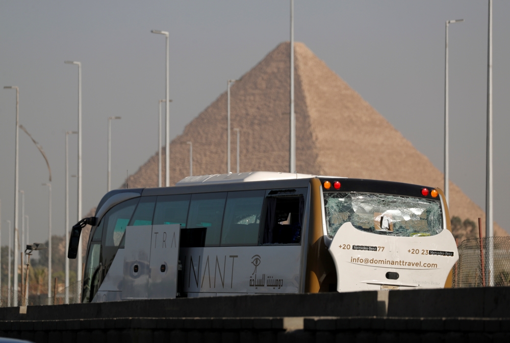 A damaged bus is seen at the site of a blast near a new museum being built close to the Giza pyramids in Cairo, Egyptm May 19, 2019. Reuters/Amr Abdallah Dalsh
 